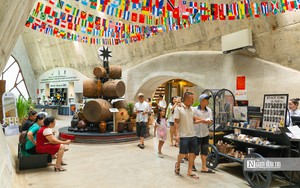 Chiêm ngưỡng hiện vật cổ, trang sức màu vàng dưới hai mộ cổ vừa khai quật ở Nghệ An - Ảnh 16.
