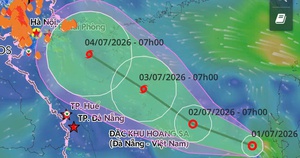 Chiều tối nay (1/7), H&agrave; Nội lại hứng mưa d&ocirc;ng dồn dập, nguy cơ ngập &uacute;ng - Ảnh 2.
