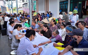 T&acirc;y Ninh &ldquo;phủ s&oacute;ng&rdquo; kh&aacute;m sức khỏe miễn ph&iacute; đến từng người d&acirc;n - Ảnh 7.