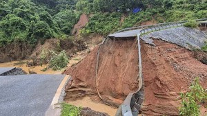 C&ocirc;ng điện khẩn: Qu&acirc;n đội sẵn s&agrave;ng ứng ph&oacute; mưa lũ, chuẩn bị sơ t&aacute;n d&acirc;n khỏi v&ugrave;ng nguy hiểm - Ảnh 2.