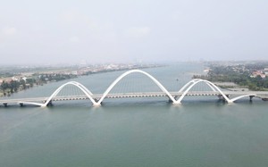 H&agrave;ng trăm hộ nu&ocirc;i c&aacute; trắm ở d&ograve;ng s&ocirc;ng di sản, thu về tiền tỷ mỗi năm - Ảnh 9.