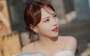 Đ&aacute;m cưới đặc biệt: Nước ngập nửa m&eacute;t, gần 800 kh&aacute;ch vẫn đội mưa đến dự- Ảnh 3.