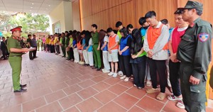 Vụ 100 tấn thực phẩm chức năng giả, thu lợi 265 tỷ đồng: "&Ocirc;ng tr&ugrave;m" c&ugrave;ng 13 đồng phạm hầu t&ograve;a - Ảnh 5.