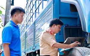 Trưởng ph&ograve;ng CSGT Quảng Ng&atilde;i: X&acirc;y dựng h&igrave;nh ảnh c&aacute;n bộ, chiến sĩ tr&aacute;ch nhiệm, gần gũi với nh&acirc;n d&acirc;n- Ảnh 8.