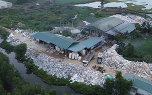 Cận cảnh K&ecirc;nh Bắc &ocirc; nhiễm đen kịt, h&ocirc;i thối giữa l&ograve;ng đ&ocirc; thị ở Nghệ An- Ảnh 15.
