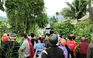 Nghi vấn từ chiếc xe b&aacute;n tải chạy nhanh tr&ecirc;n cao tốc, lộ h&agrave;ng trăm b&igrave;nh &ldquo;kh&iacute; cười&rdquo; - Ảnh 3.