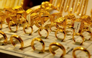 Khởi tố vợ chồng "C&ocirc; gi&aacute;o Hương", tham gia quảng c&aacute;o, b&aacute;n sản phẩm Loramen - Ảnh 2.