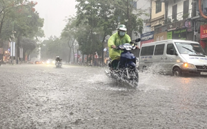 Miền Trung nắng n&oacute;ng gần 40 độ, miền Bắc sắp đ&oacute;n mưa lớn sầm sập - Ảnh 2.