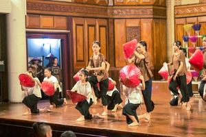Vợ chồng biên đạo Nguyễn Viết Thành, Chu Quỳnh Trang "mạnh tay" với vũ kịch Mơ - Ảnh 4.