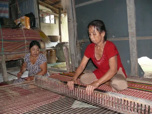 Làng chiếu Định Yên: Gian nan mưu sinh nhưng không đành buông tay- Ảnh 16.