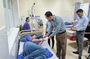 Quảng Ninh: Gần 60 công nhân phải nhập viện nghi do ngộ độc khí nén