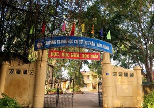Yêu cầu kỷ luật giáo viên tát và xúc phạm học sinh ở Hà Nội
