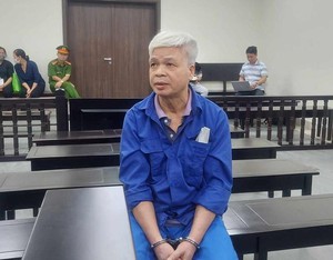 Cựu giám đốc 