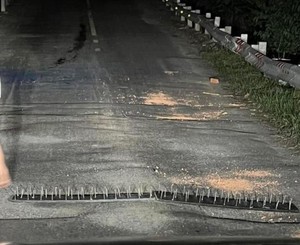Băng nhóm rải chông, chặn xe cướp thuốc lá lậu lĩnh án tù- Ảnh 4.