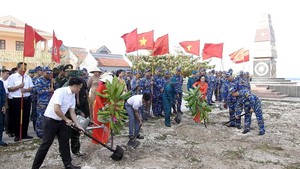 Khánh Hòa: Huyện đảo Trường Sa hưởng ứng Tết trồng cây đầu năm mới