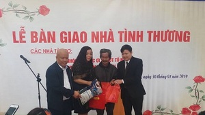 Trao nhà tình nghĩa cho đôi vợ chồng nghèo ở Hà Tĩnh