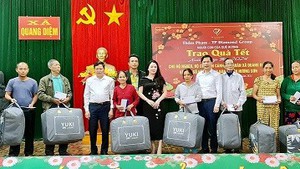 Đời sống v&agrave; Ph&aacute;p luật chung tay "tiếp sức" cho h&agrave;ng chục hộ kh&oacute; khăn ở Quảng Ng&atilde;i- Ảnh 11.