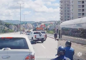 Tây Ninh: Xác minh vụ hai xe buýt rượt đuổi, ép nhau trên QL1 khiến người đi đường hoảng loạn- Ảnh 5.