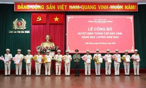 Hơn 700 cán bộ, chiến sĩ Công an Đắk Nông được thăng cấp bậc hàm