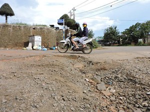 Đắk Lắk: Hơn 10 năm vẫn chưa hoàn thành tuyến đường 2,1km, nguy cơ mất an toàn khi lưu thông- Ảnh 16.