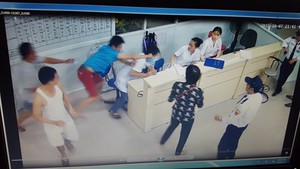 Hải Phòng: Bệnh nhân bất ngờ bật dậy đánh bác sỹ
