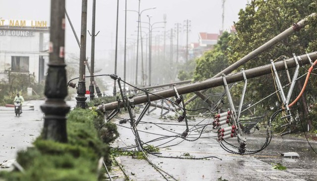 Bão Krathon chưa tan, Biển Đông lại có khả năng đón 2 cơn bão "nối đuôi" trong tháng 10- Ảnh 1.