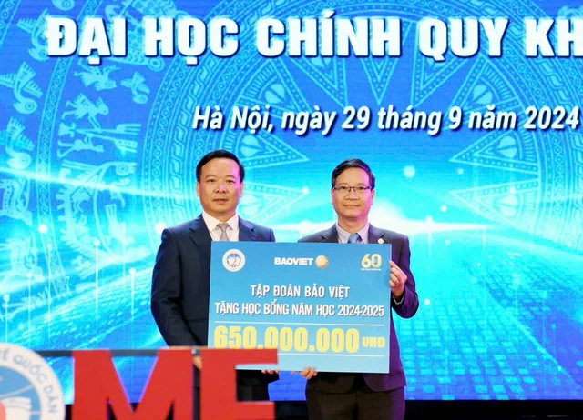 Quỹ học bổng “Bảo Việt - Niềm tin thắp sáng tương lai” đã trao gần 10 tỷ đồng trong 10 năm liên tiếp- Ảnh 1.