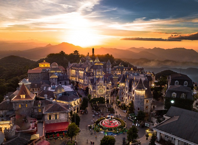Sun World Ba Na Hills tung combo Ba Na By Night với mức giá siêu hấp dẫn- Ảnh 1. Sun World Ba Na Hills tung combo Ba Na By Night với mức giá siêu hấp dẫn- Ảnh 1.