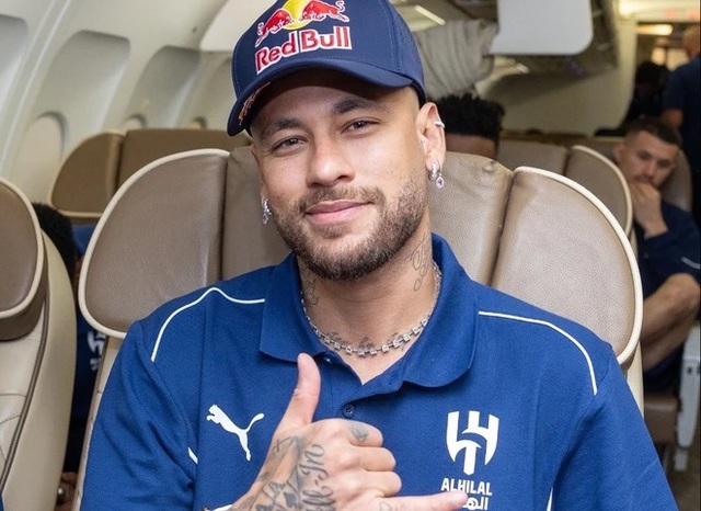 Neymar xúc động trong ngày sắp trở lại sau chấn thương dài hạn