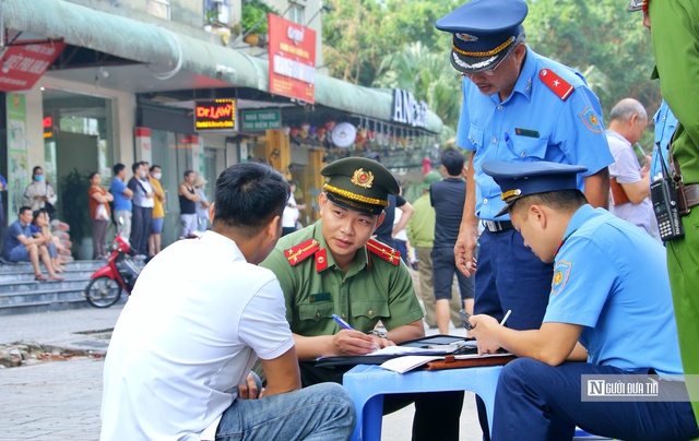 Hà Nội: "Cưỡng chế" khu vực trông xe trái phép tại khu đô thị Xa La- Ảnh 2.