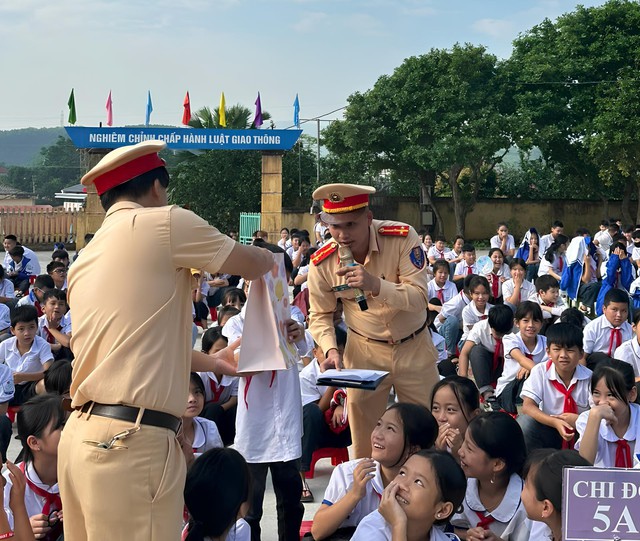 Lực lượng Cảnh sát đường thủy Yên Bái và những đóng góp cho bình yên trên những triền sông- Ảnh 4.