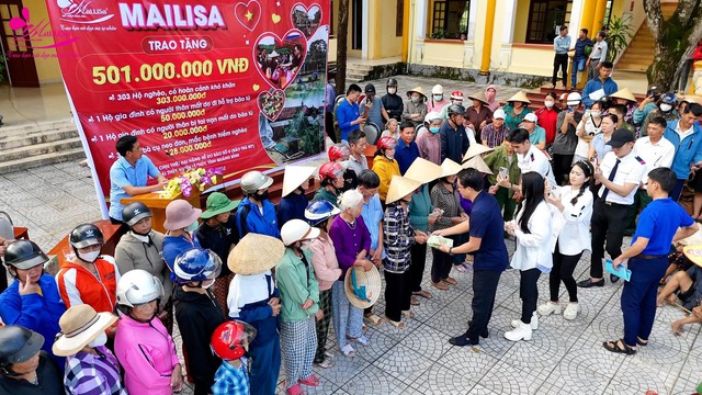 Vợ chồng Mailisa Hoàng Kim Khánh ủng hộ 2 tỷ và có mặt tại Quảng Bình hỗ trợ bà con ảnh hưởng bão số 6- Ảnh 5.