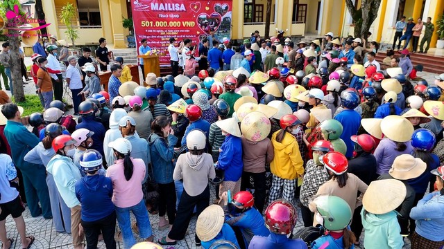 Vợ chồng Mailisa Hoàng Kim Khánh ủng hộ 2 tỷ và có mặt tại Quảng Bình hỗ trợ bà con ảnh hưởng bão số 6- Ảnh 4.