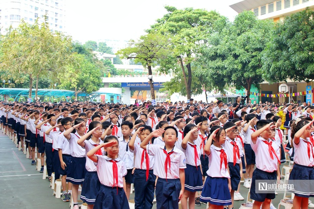 Hà Nội: Trường Tiểu học Dịch Vọng B đón nhận Huân chương Lao động hạng Nhì- Ảnh 2.