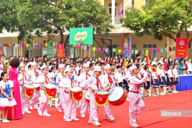 Hà Nội: Trường Tiểu học Dịch Vọng B đón nhận Huân chương Lao động hạng Nhì- Ảnh 12.