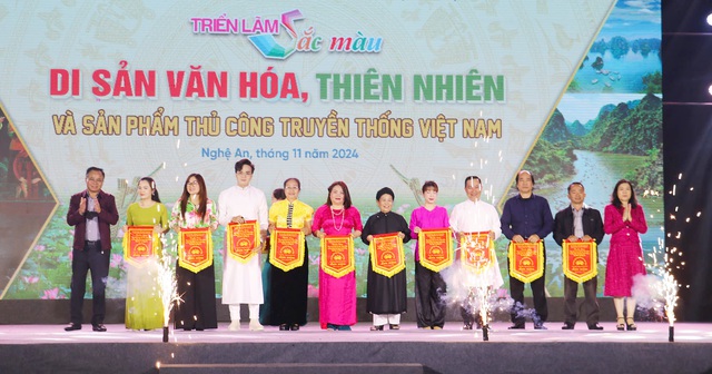 Liên hoan nghệ thuật dân gian truyền thống “Việt Nam - những sắc màu di sản”- Ảnh 1.