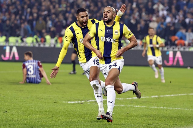 Amrabat ghi bàn quyết định ở phút bù giờ thứ 12. (Ảnh: Fenerbahce.org)