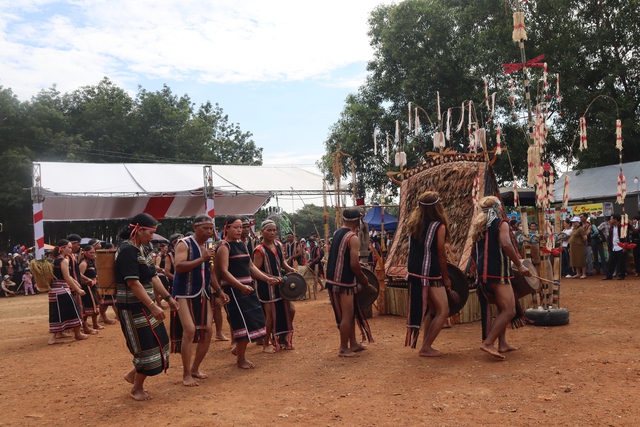 Chiêng, xoang và đua thuyền- Ảnh 2.