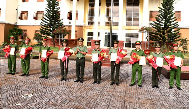 Đắk Nông triệt phá đường dây làm giả tài liệu, con dấu và lừa đảo chiếm đoạt hơn 10 tỷ đồng- Ảnh 3.