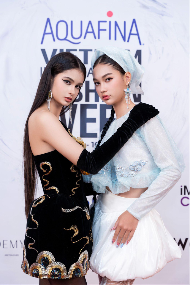 Cặp chị em người mẫu lai Tây xinh hút hồn tại VNIFW 2024- Ảnh 1. Cặp chị em người mẫu lai Tây xinh hút hồn tại VNIFW 2024- Ảnh 1.