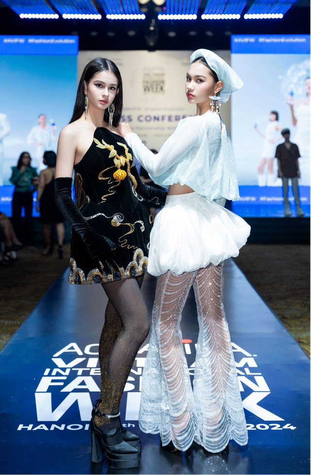 Cặp chị em người mẫu lai Tây xinh hút hồn tại VNIFW 2024- Ảnh 2. Cặp chị em người mẫu lai Tây xinh hút hồn tại VNIFW 2024- Ảnh 2.
