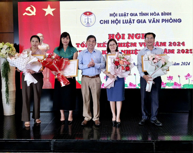 Hòa Bình: Chi Hội Luật gia Văn phòng tổng kết nhiệm vụ năm 2024, triển khai nhiệm vụ năm 2025- Ảnh 2.