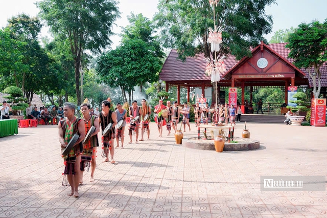 Đắm mình trong không gian văn hóa Lễ hội Vang mãi tiếng chày trên sóc Bom Bo- Ảnh 1.