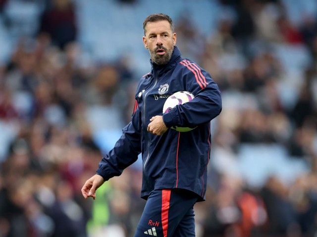 Tương lai của Van Nistelrooy tại Man Utd vẫn còn là một dấu hỏi. (Ảnh: Getty Images)