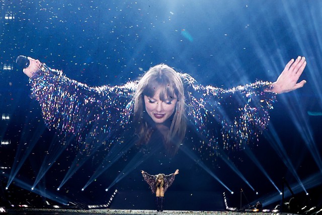 Danh t&iacute;nh của nữ ca sĩ h&agrave;o ph&oacute;ng r&uacute;t hầu bao thưởng nh&acirc;n vi&ecirc;n gần 5.000 tỷ- Ảnh 2.