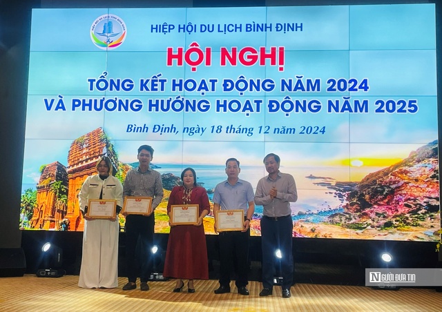 Hiệp hội khen thưởng cho các thành viên có đóng góp tích cực trong hoạt động năm 2024.