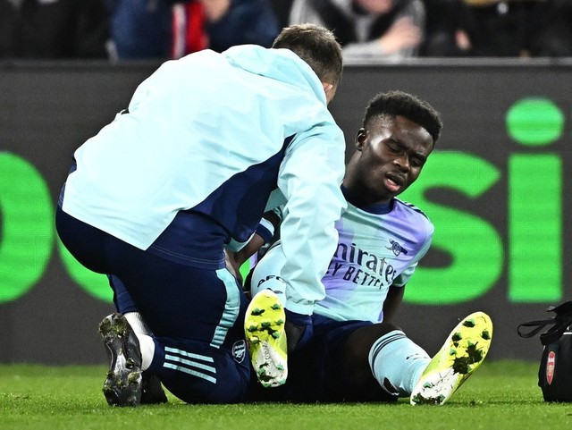 Bukayo Saka dính chấn thương trong trận đấu với Crystal Palace.