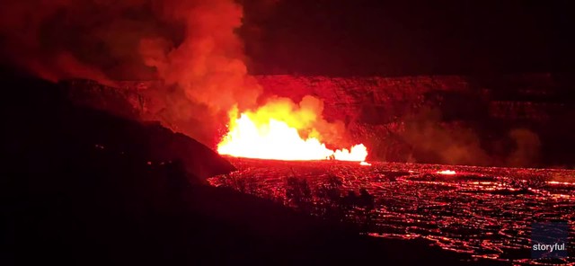 Núi lửa Kilauea phun dung nham.