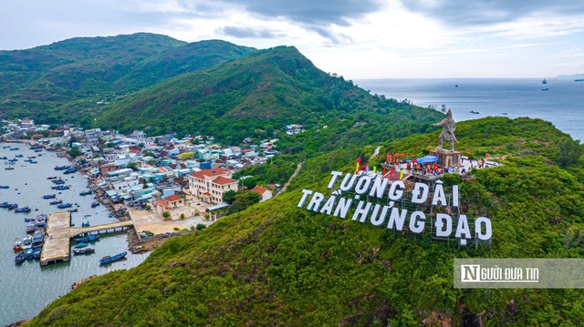 Làng chài Hải Minh, nơi nhìn bao quát trong đầm Thị Nại, ngoài vịnh Quy Nhơn, biến cửa Thị Nại thành một trong những vị trí chiến lược quan trọng giữa quân đội Tây Sơn và quân đội nhà Nguyễn thời bấy giờ. Ảnh: Thu Dịu