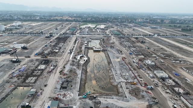 Soi tiến độ thi c&ocirc;ng thần tốc của đ&ocirc; thị nghỉ dưỡng Sun Group tại H&agrave; Nam- Ảnh 10.